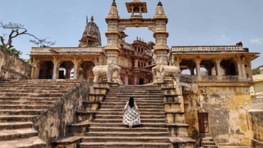 Shri Jagat Shiromani Ji Temple is a hidden gem of Jaipur, a stunning Rajasthan monument blending Rajput-Mughal architecture. A must-visit on your Rajasthan trip