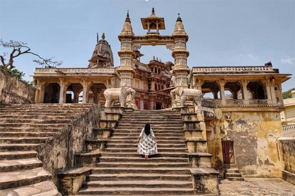 “Explore Shri Jagat Shiromani Temple Jaipur A Must Visit Spiritual Gem for Travelers Sketch India Journeys”