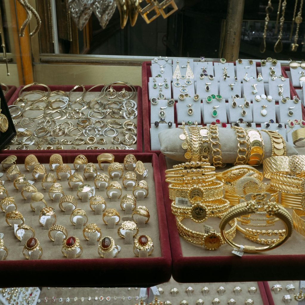 This historic market is famous for its exquisite jewelry and high-quality fabrics. If you are looking for finely woven sarees, colorful bandhani textiles, or embroidered lehengas, Johari Bazaar is a must-visit. It is one of the oldest markets in Jaipur and is often included in a Jaipur tour package for 2 days.
