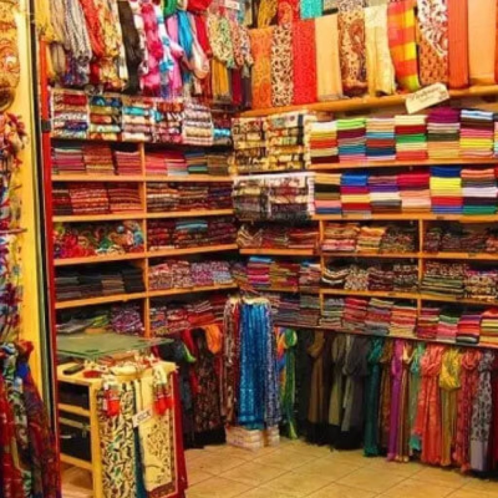 If you are on a Rajasthan budget tour and looking for authentic yet affordable textile options, Bapu Bazaar is the place to be. This market is famous for Sanganeri and Bagru block prints, which are signature textile styles of Rajasthan.