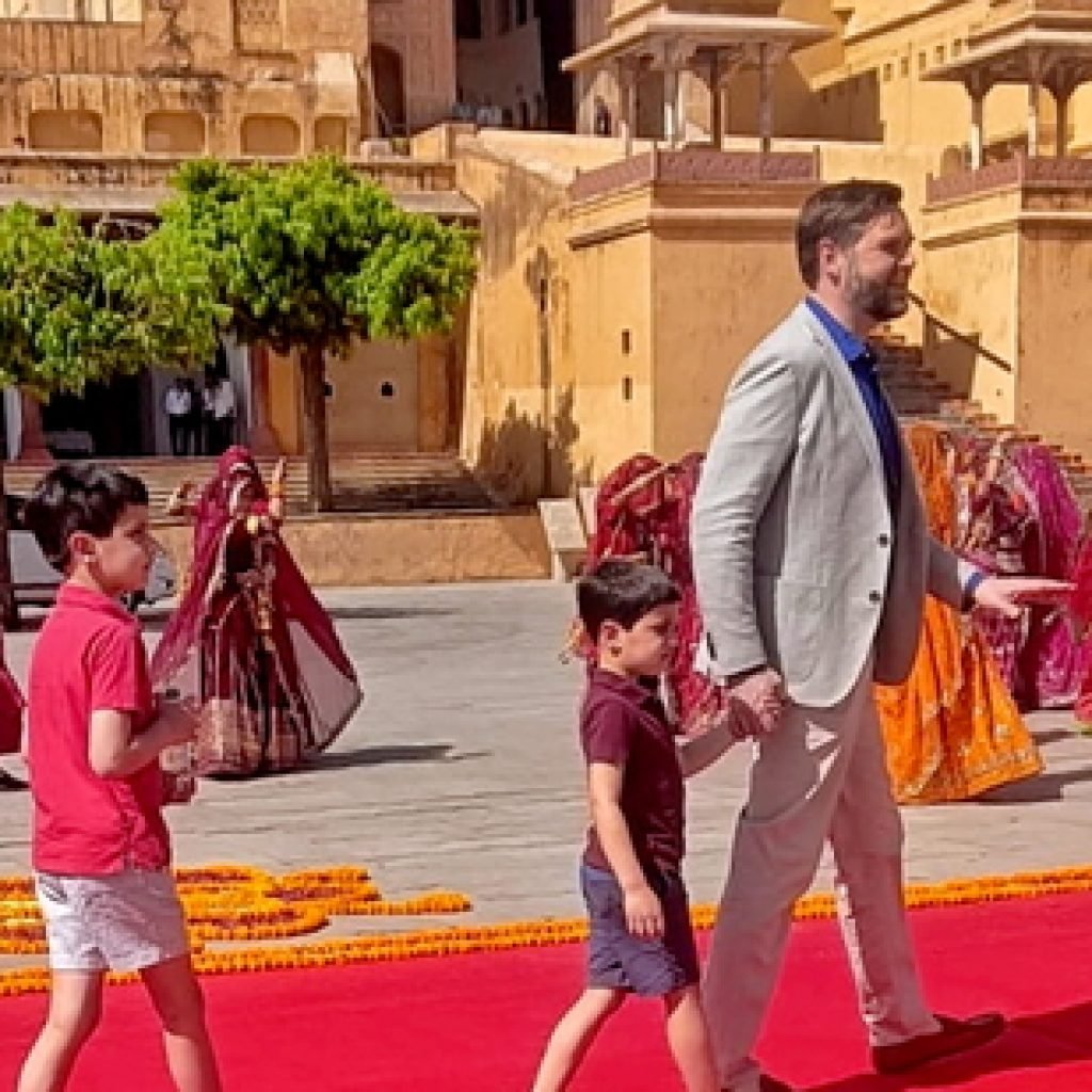 Following Agra, JD Vance made his way to Jaipur, Rajasthan, where he received a grand traditional welcome. The Chief Minister of Rajasthan, Bhajan Lal Sharma, and Deputy Chief Minister Diya Kumari personally welcomed the US Vice President at Jaipur airport. The gesture not only honored the importance of the visit but also highlighted Rajasthan’s growing role in international relations and its commitment to promoting global cultural exchange.
