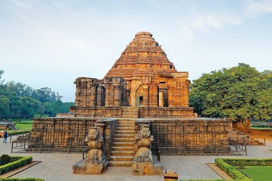 Discover Odisha with our Puri Konark Bhubaneswar tour, featuring iconic temples, scenic beaches, and the sacred Jagannath Puri tour package in one unforgettable journey.